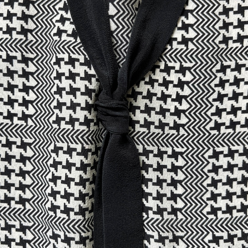 Silk Black and White Patterned Blouse - Picture 3 of 4